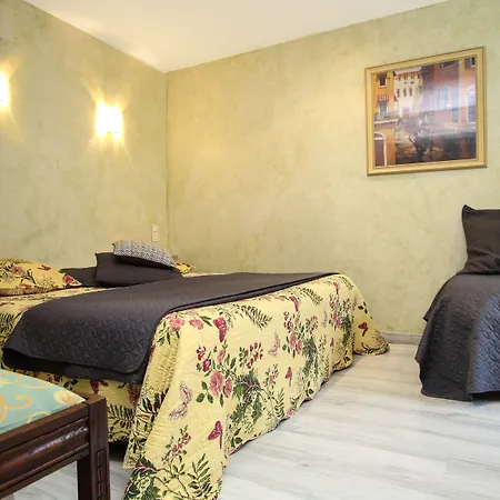 Frühstückspension Lo Gorissado - La Ferme Du Glandier Saint-Andre-d'Allas